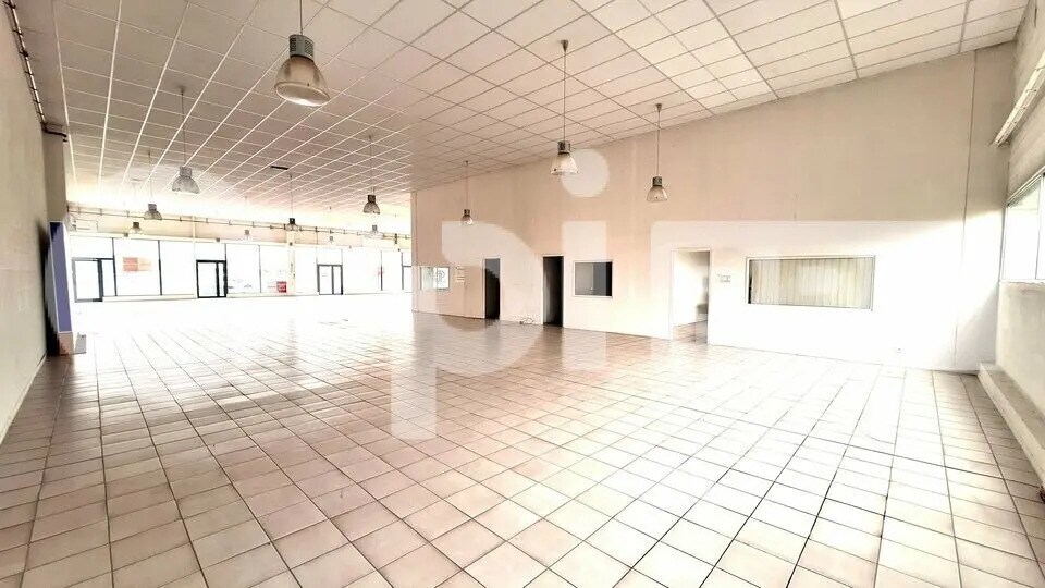 Retail in Soissons for lease - Interior Photo - Image 3 of 7