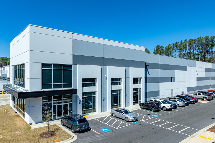 3625 Naturally Fresh Blvd, Atlanta, GA for lease - Building Photo - Image 3 of 9