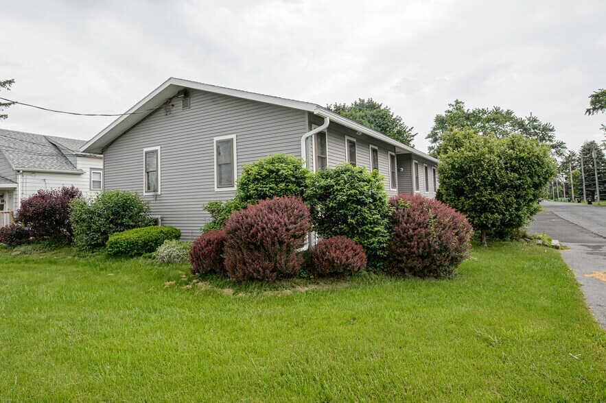 2500 Brewerton Rd, Mattydale, NY for lease - Building Photo - Image 2 of 18