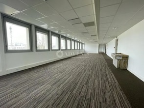 Office in Vélizy-Villacoublay for lease Interior Photo- Image 1 of 4