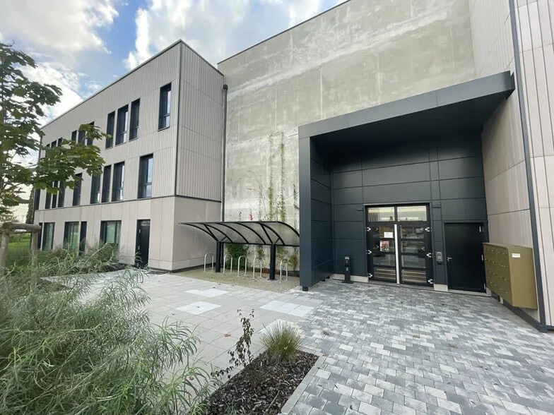 Office in Entzheim for lease - Primary Photo - Image 1 of 8