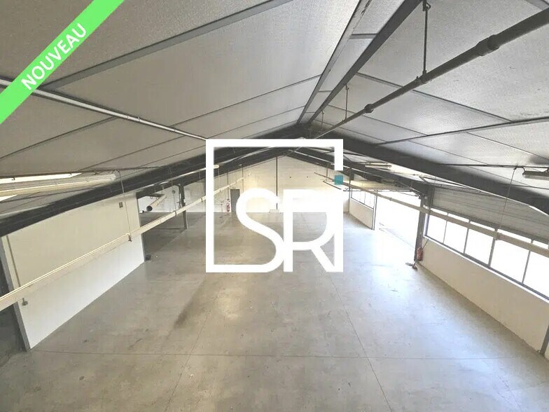Industrial in Puy-Guillaume for sale - Building Photo - Image 1 of 12