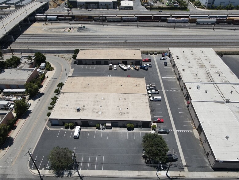 1131-1133 Brooks St, Ontario, CA for lease - Building Photo - Image 3 of 4