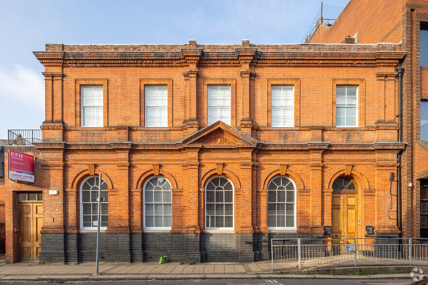 1 Compton Rd, London, LND SW19 7QA