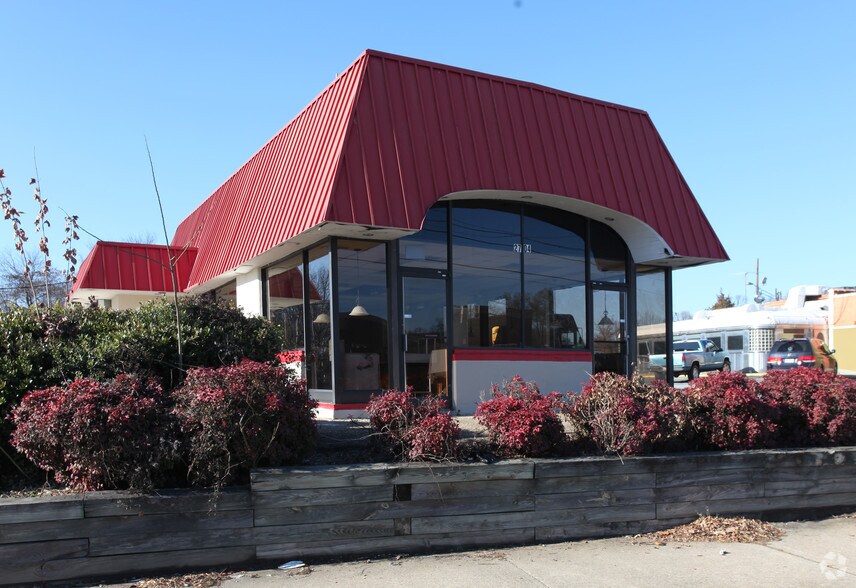 2704 High Point Rd, Greensboro, NC 27403