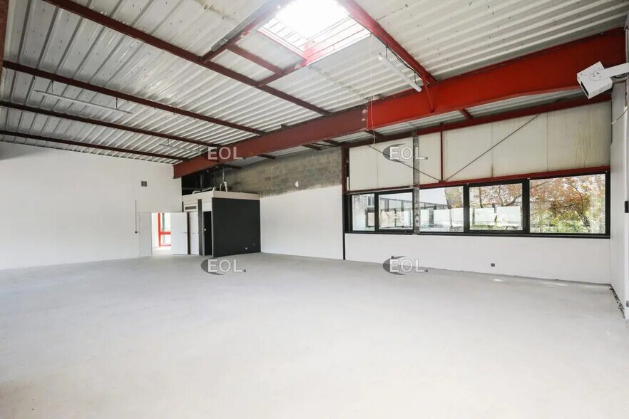 Flex in Villebon-sur-Yvette for lease - Interior Photo - Image 3 of 5