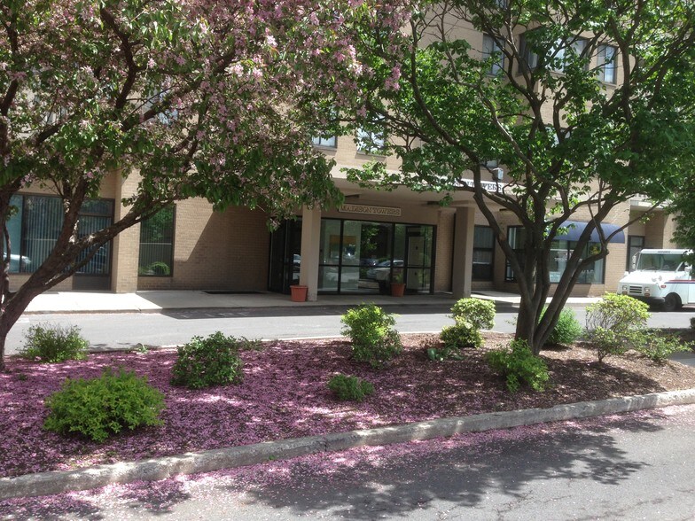 60 Presidential Plz, Syracuse, NY for sale - Building Photo - Image 1 of 1