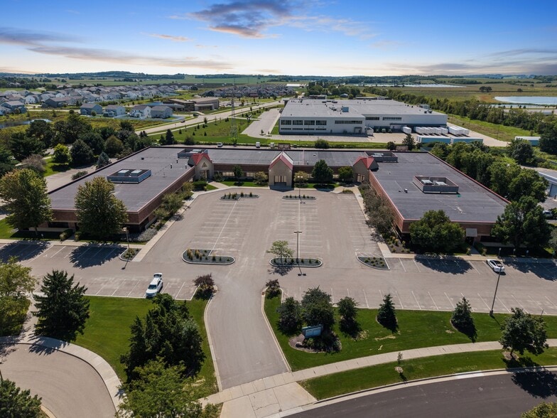 2908 Marketplace Dr, Madison, WI for sale - Building Photo - Image 1 of 17