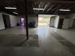 4609 S Norfleet Rd, Independence, MO for sale Interior Photo- Image 2 of 5