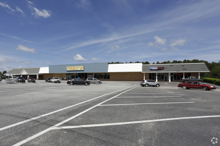 225-229 Apple Square Plz, Edgefield, SC for lease - Primary Photo - Image 2 of 2