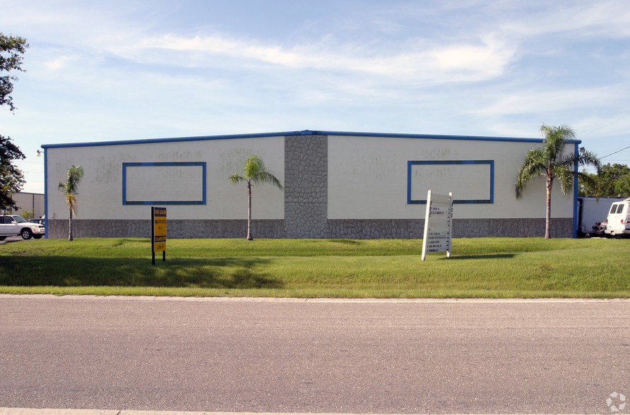 820 NE 24th Ln, Cape Coral, FL for lease - Primary Photo - Image 1 of 10