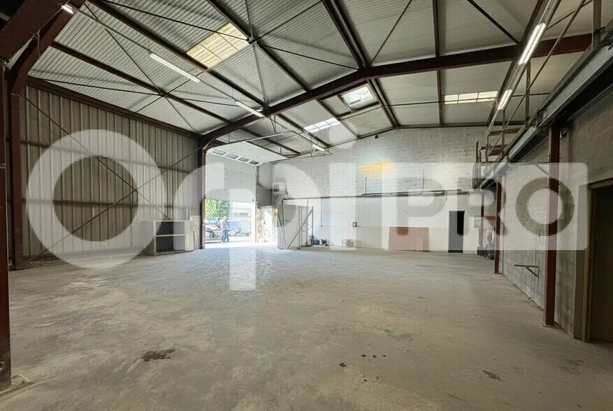 Office in Champlan for lease - Building Photo - Image 2 of 6