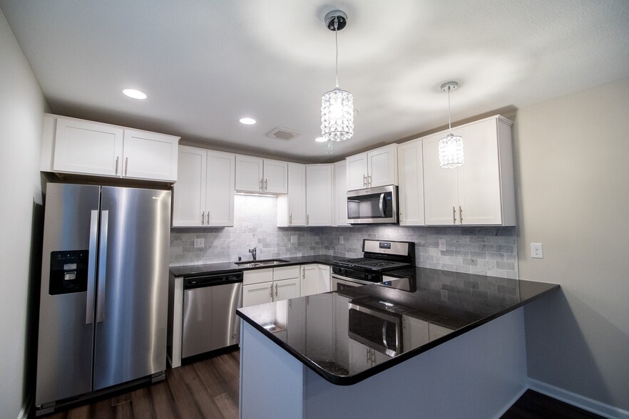 3512 DuPont Ave S, Minneapolis, MN for sale - Interior Photo - Image 3 of 6