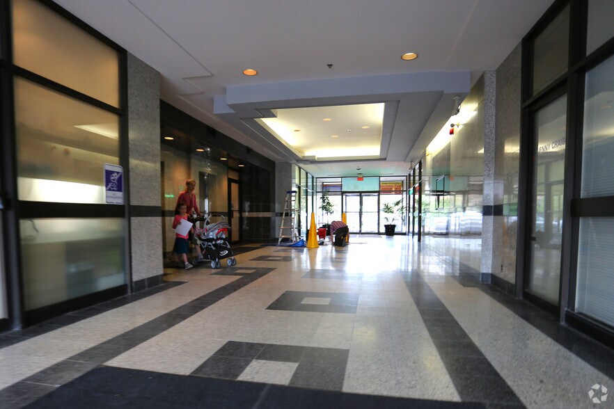 9555 Yonge St, Richmond Hill, ON L4C 9M5 9555 Yonge St, Richmond Hill, ON L4C 9M5