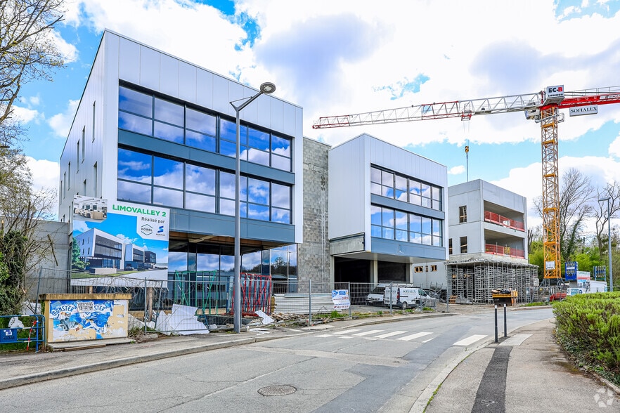 308 Chemin De Champivost, Limonest for lease - Building Photo - Image 2 of 6