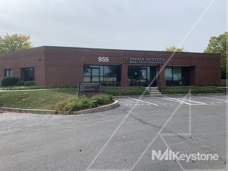 955 Berkshire Blvd, Wyomissing, PA for lease - Building Photo - Image 1 of 1