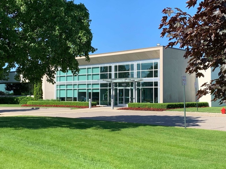 1401 Crooks Rd, Troy, MI for sale - Building Photo - Image 3 of 3