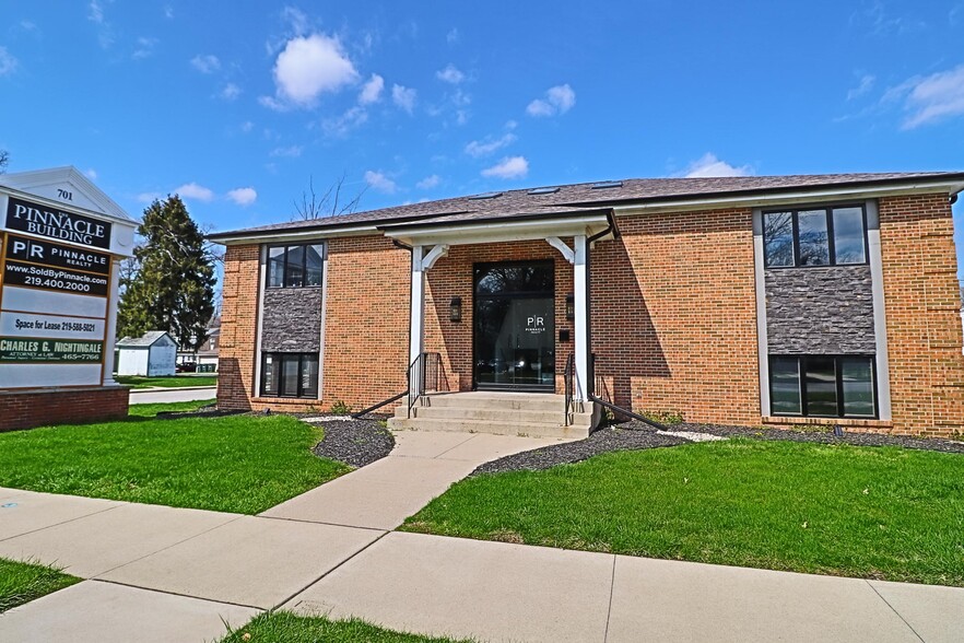 701 Lincolnway, Valparaiso, IN for lease - Primary Photo - Image 1 of 7