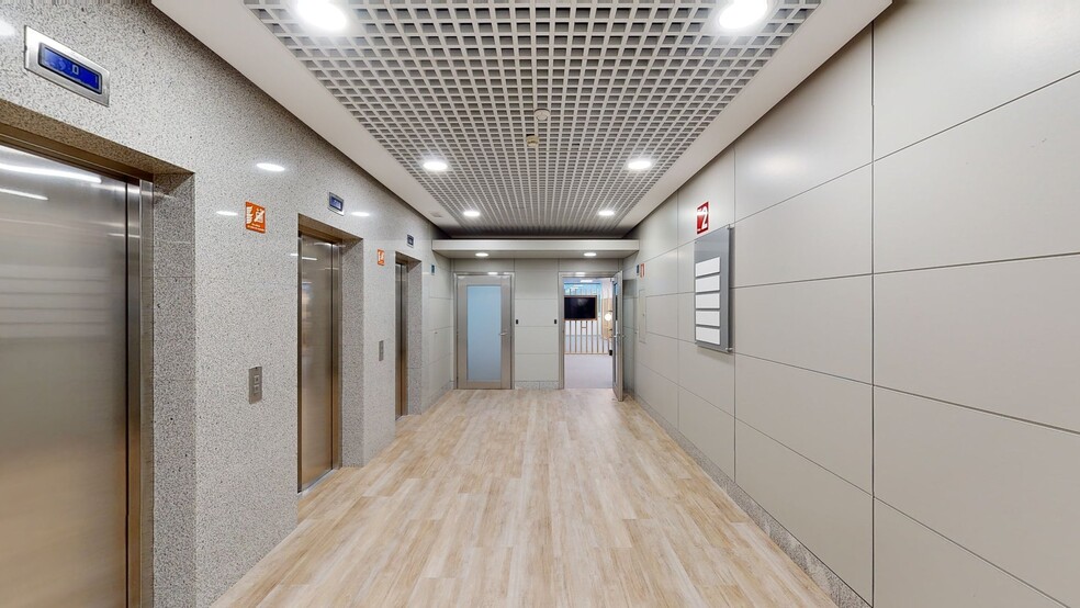 Calle Federico Mompou, 5, Madrid, Madrid for lease - Matterport 3D Scan - Image 3 of 12