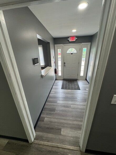 5505 S Sheldon Rd, Canton, MI for lease - Building Photo - Image 3 of 17