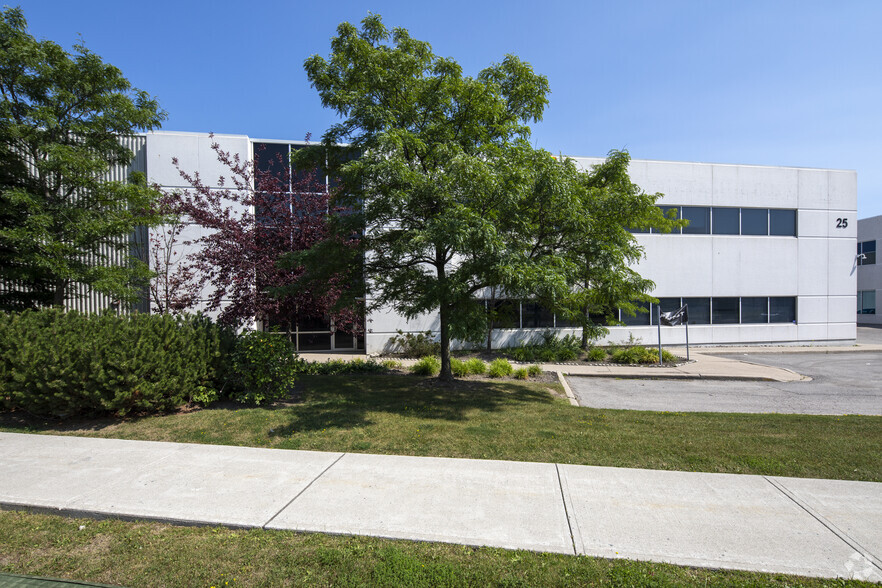 25 Grand Marshall Dr, Toronto, ON for lease - Building Photo - Image 2 of 5