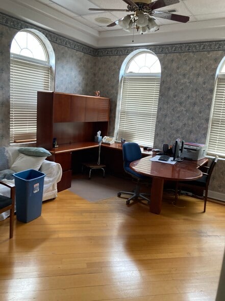 2013 Highland Ave, Knoxville, TN for lease - Interior Photo - Image 3 of 10