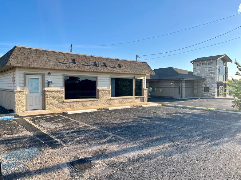 915 W Mcgregor Dr, Mc Gregor, TX 76657 Office for Lease