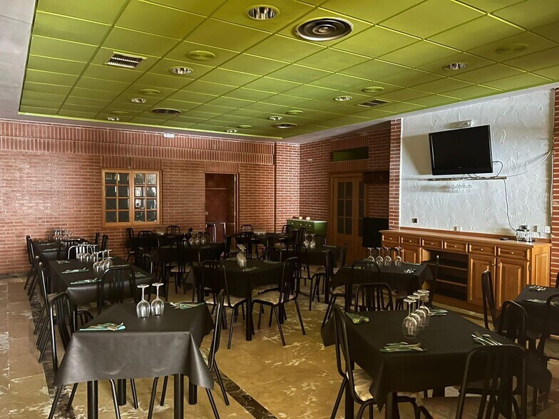 Avenida del Ferrocarril, 42, Ponferrada, León for sale - Building Photo - Image 2 of 7