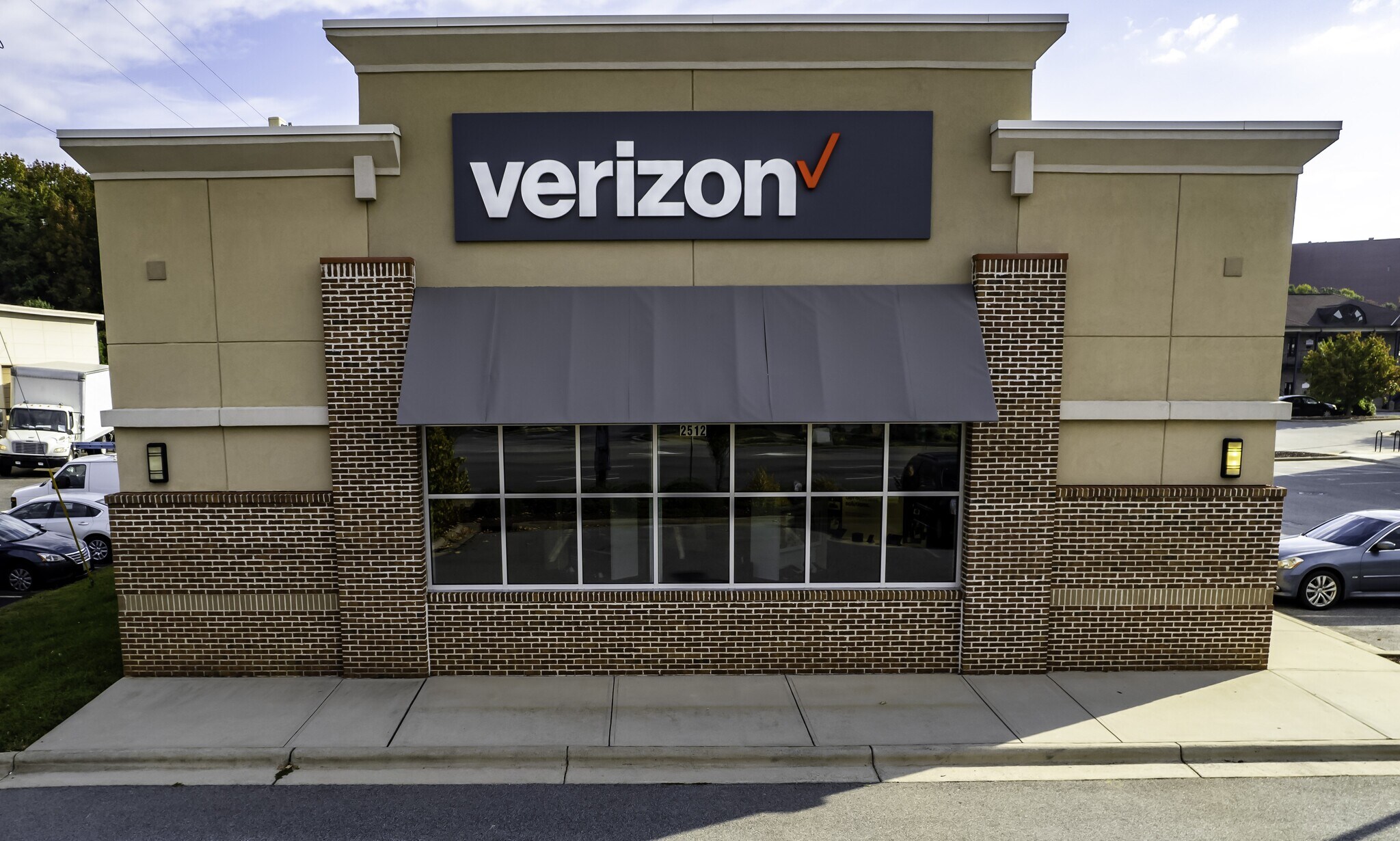 Verizon & Benjamin Moore Greensboro, NC for Sale