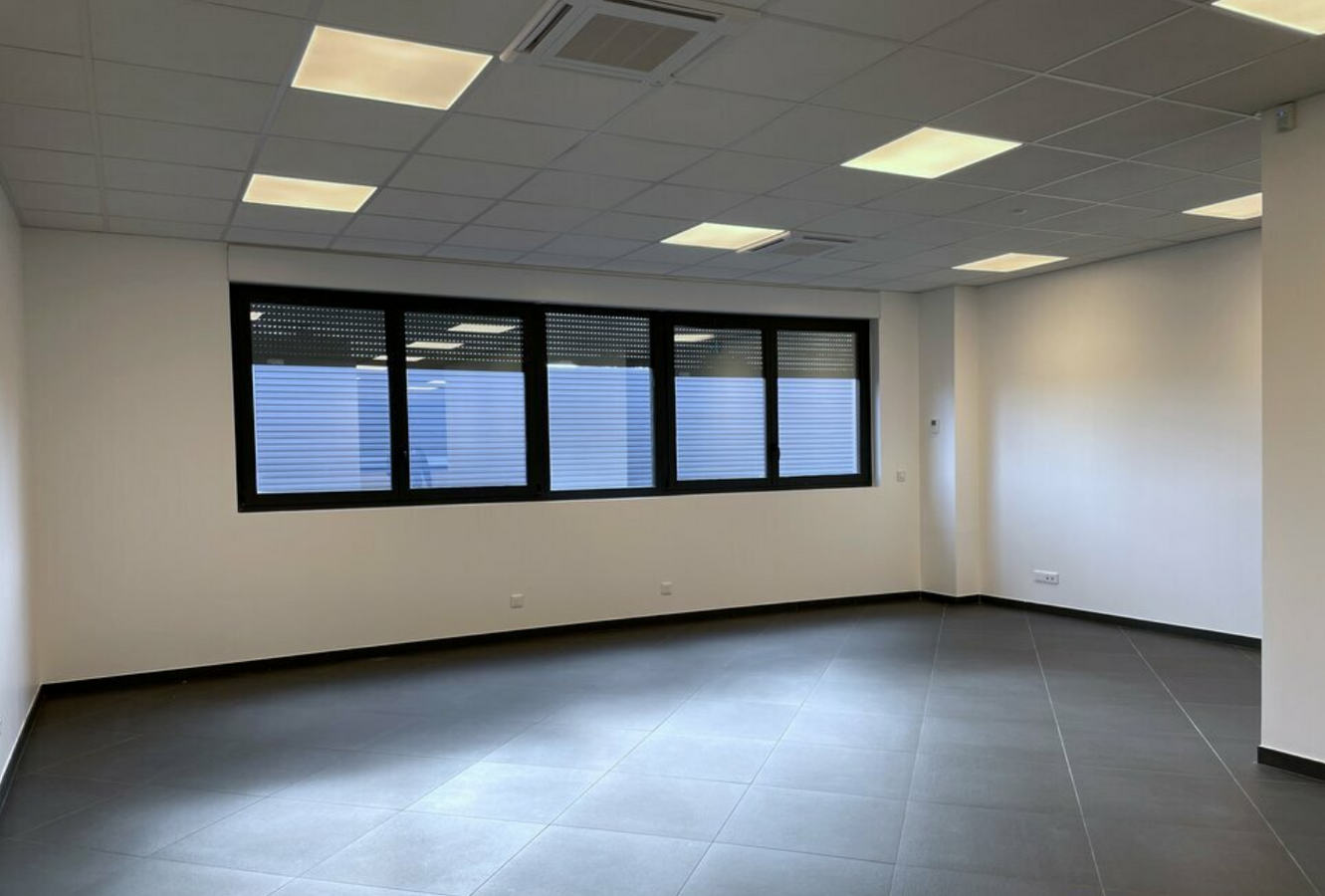 Saint-Pierre-du-Perray, ESS 91280 -  -  - Interior Photo - Image 1 of 2