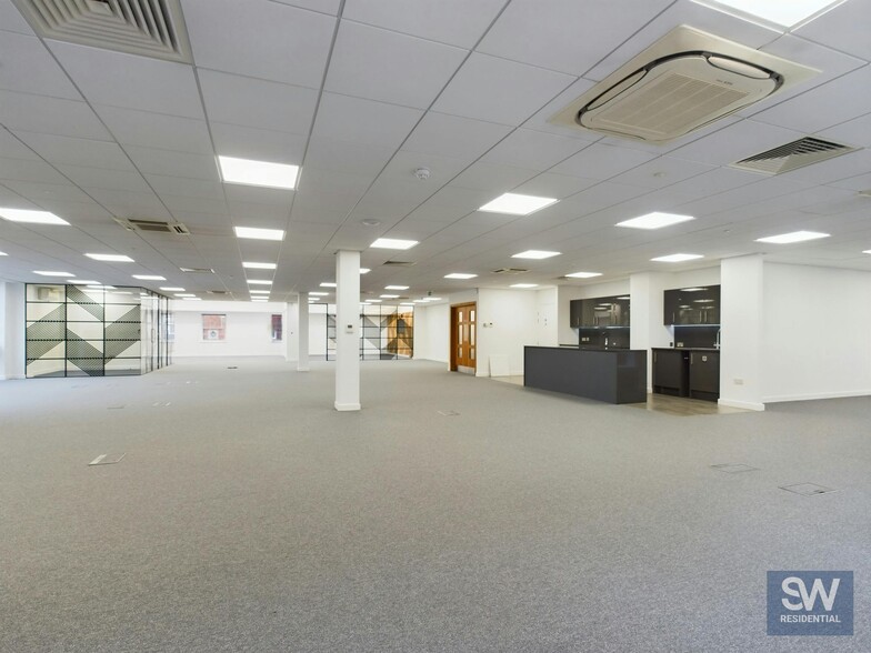 17-19 York Pl, Leeds for lease - Building Photo - Image 3 of 21