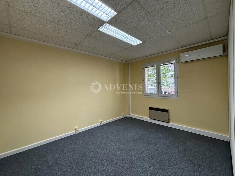 Office in Orléans for lease - Building Photo - Image 3 of 12