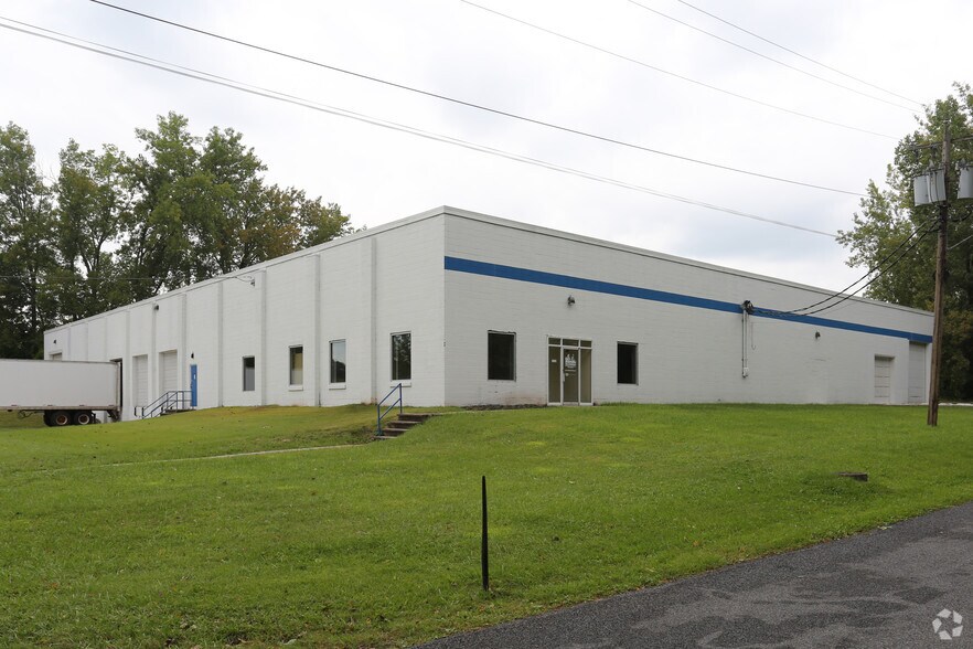 6681 Moore Rd, Mattydale, NY for sale - Primary Photo - Image 1 of 1