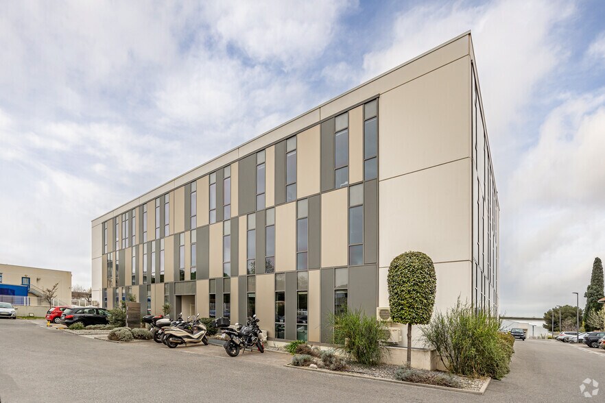 12 Rue Pascal Xavier Coste, Marseille for sale - Building Photo - Image 2 of 3