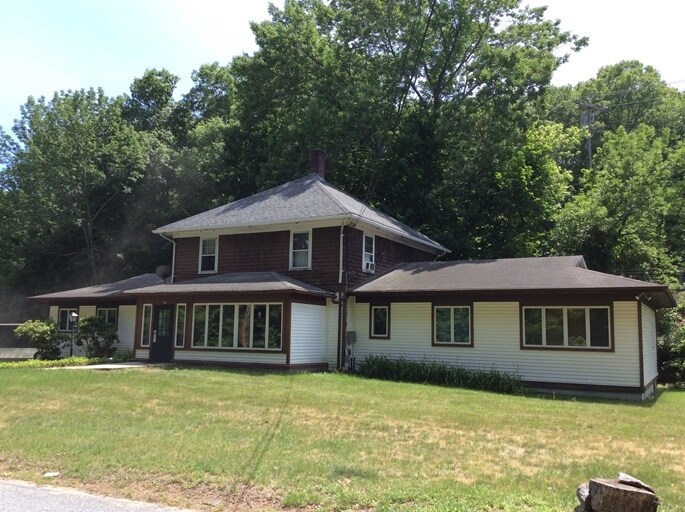 19 Quinebaug Ave, Putnam, CT for sale - Primary Photo - Image 1 of 1