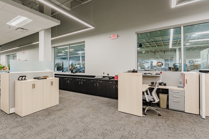 2000 Brittain Rd, Akron, OH for lease - Interior Photo - Image 2 of 6