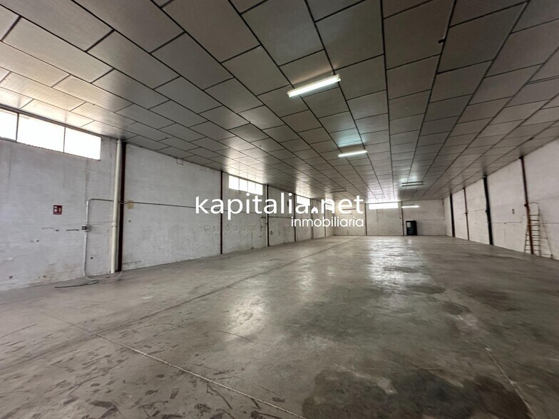 Industrial in València, Valencia for lease - Building Photo - Image 3 of 11