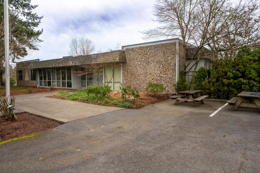 10025 SW Allen Blvd, Beaverton, OR for lease - Building Photo - Image 2 of 10