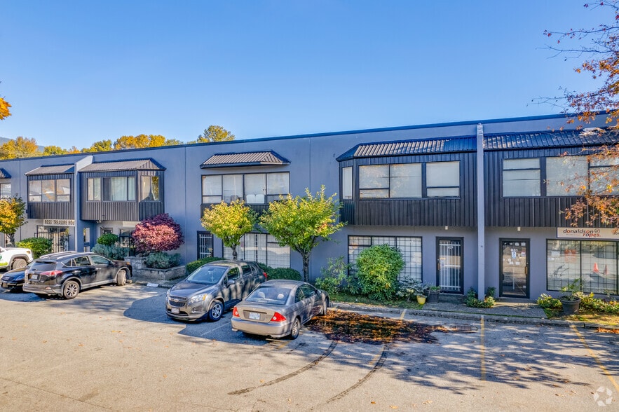 817-831 W 1st St, North Vancouver, BC for sale - Building Photo - Image 2 of 4