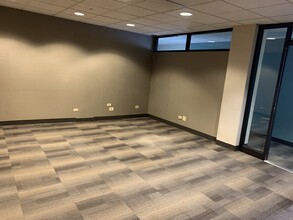 701 Lee St, Des Plaines, IL for lease Interior Photo- Image 2 of 10