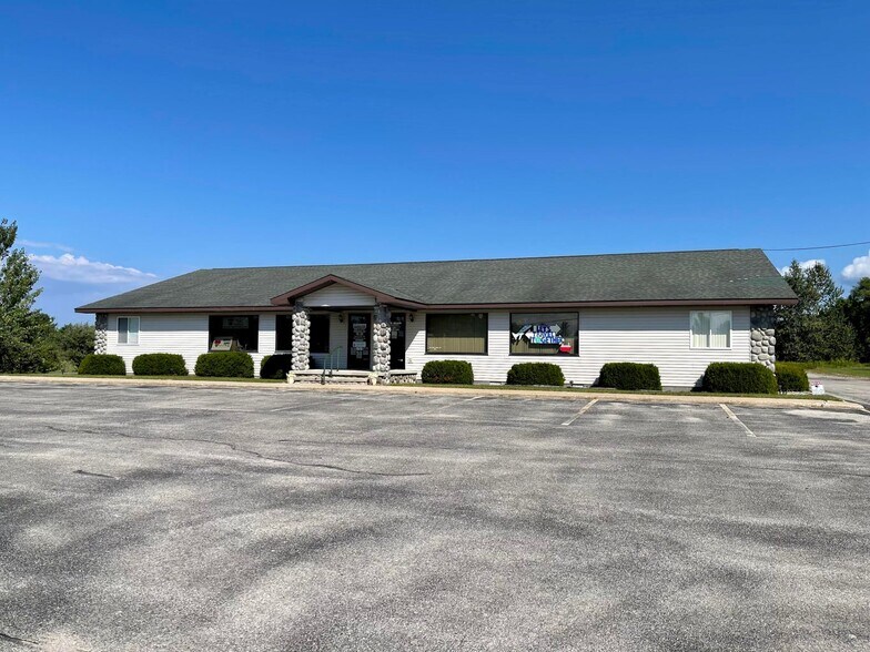 9750 N Straits Hwy, Cheboygan, MI for sale - Building Photo - Image 1 of 1