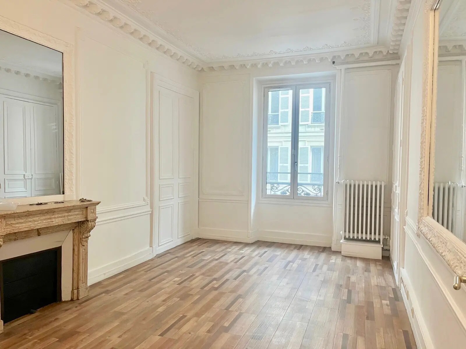 Office in Paris for lease Interior Photo- Image 1 of 14