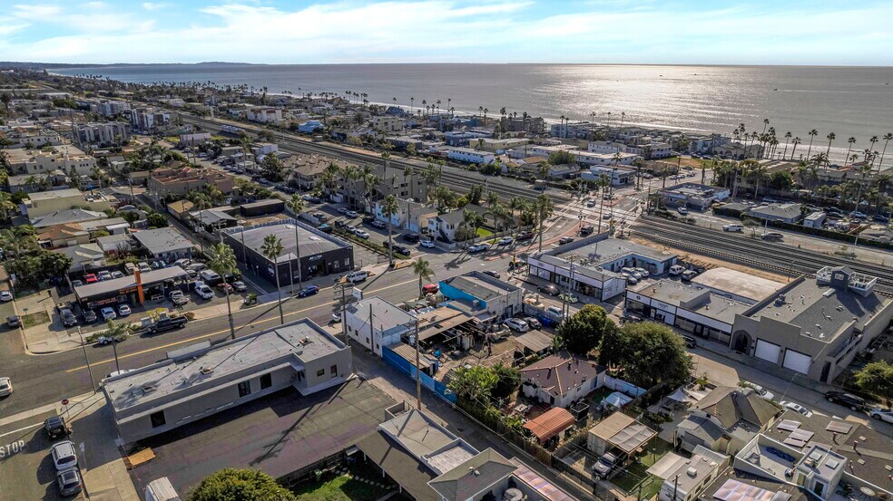 302-306 Wisconsin Ave, Oceanside, CA for sale - Primary Photo - Image 1 of 5