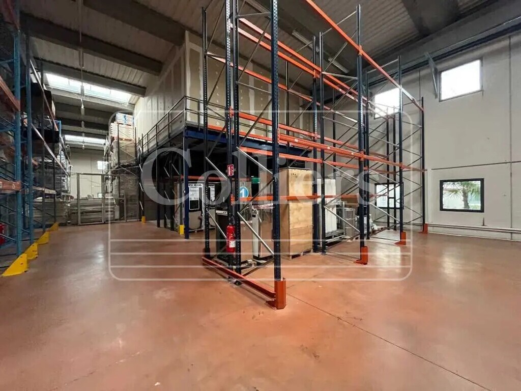 Location Local d'activités 1 415 m² - Photo 1