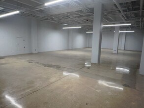 44 S Vail Ave, Arlington Heights, IL for lease Interior Photo- Image 2 of 5