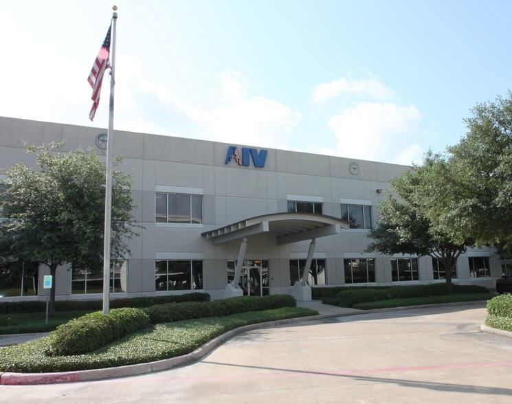 7140 W Sam Houston Pky N, Houston, TX for sale - Building Photo - Image 1 of 1