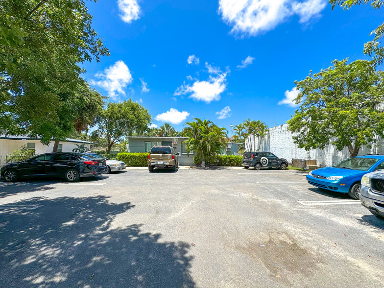 211 SW 2nd Ct, Pompano Beach, FL for sale - Primary Photo - Image 1 of 7