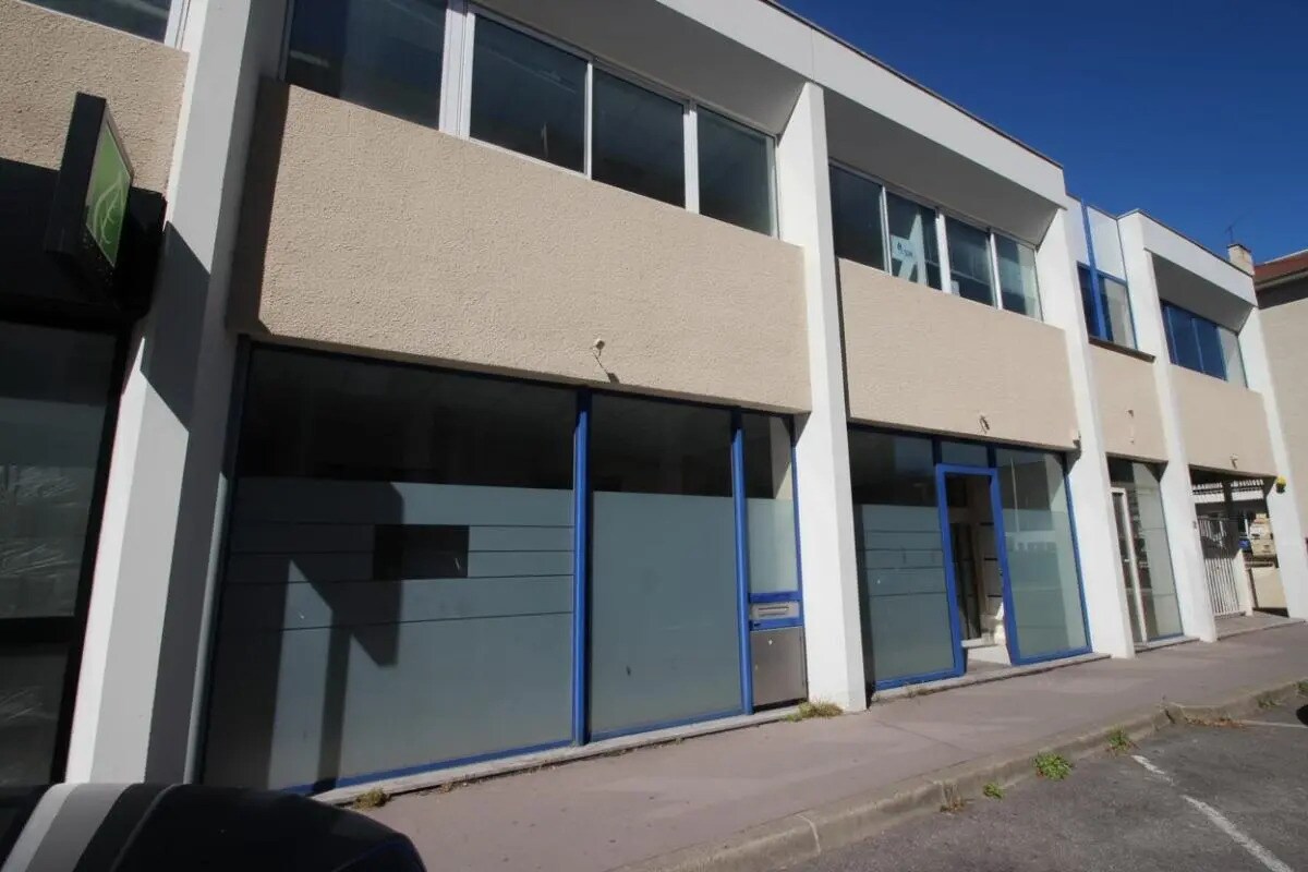 Retail in Pau for sale Building Photo- Image 1 of 3