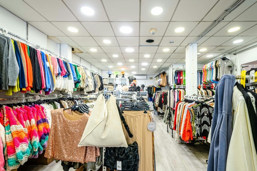 134-136 Commercial Rd, London for lease - Interior Photo - Image 3 of 5