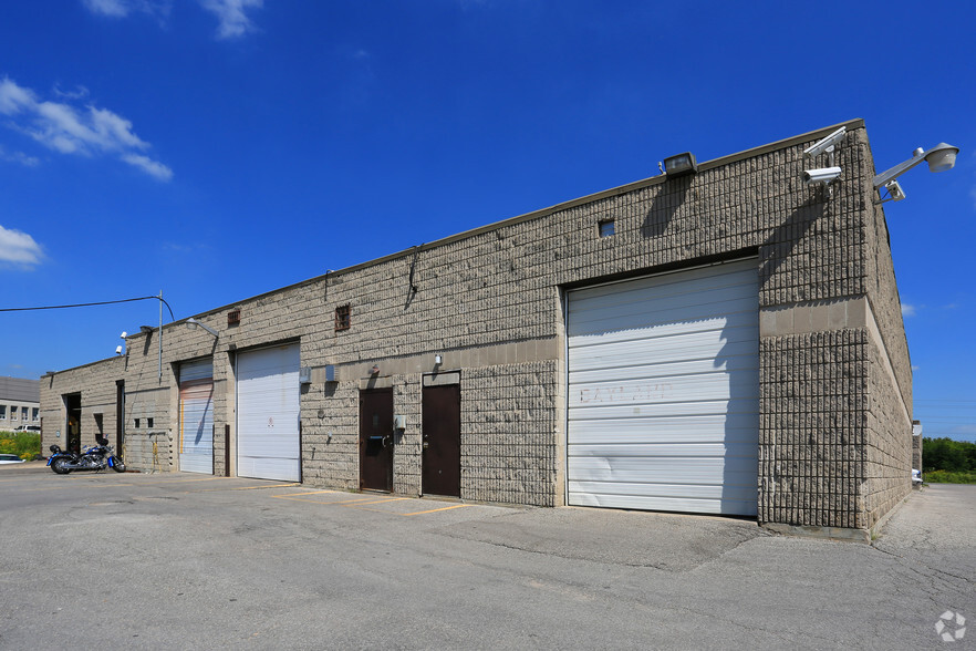 240 Bayview Dr, Barrie, ON for lease - Building Photo - Image 2 of 2